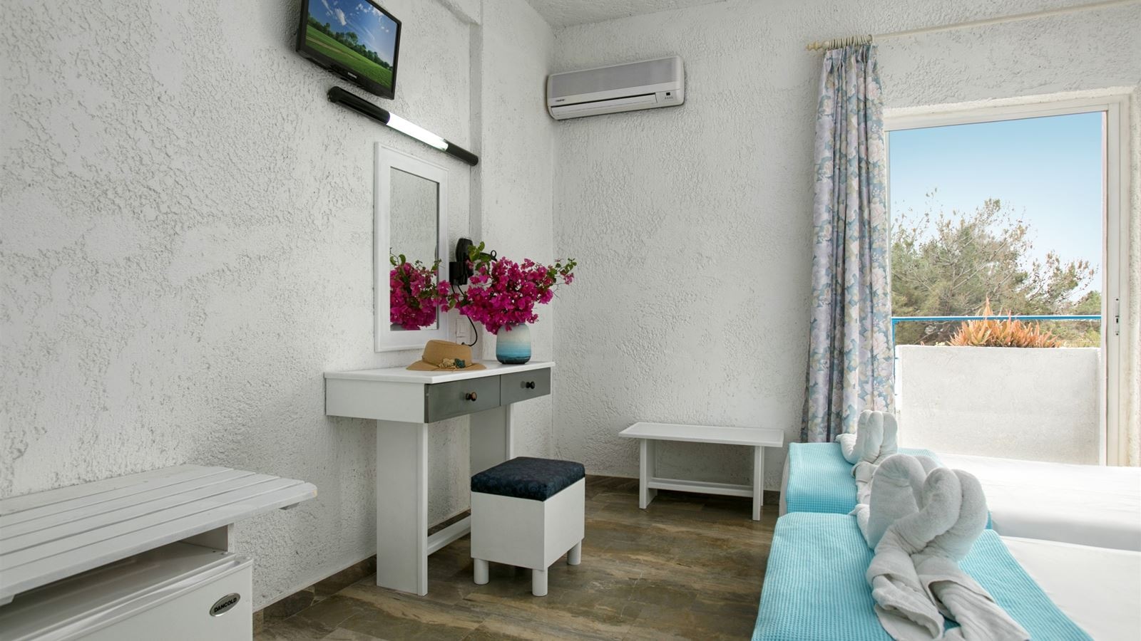 rooms-standard-double-room-balcony-or-terrace