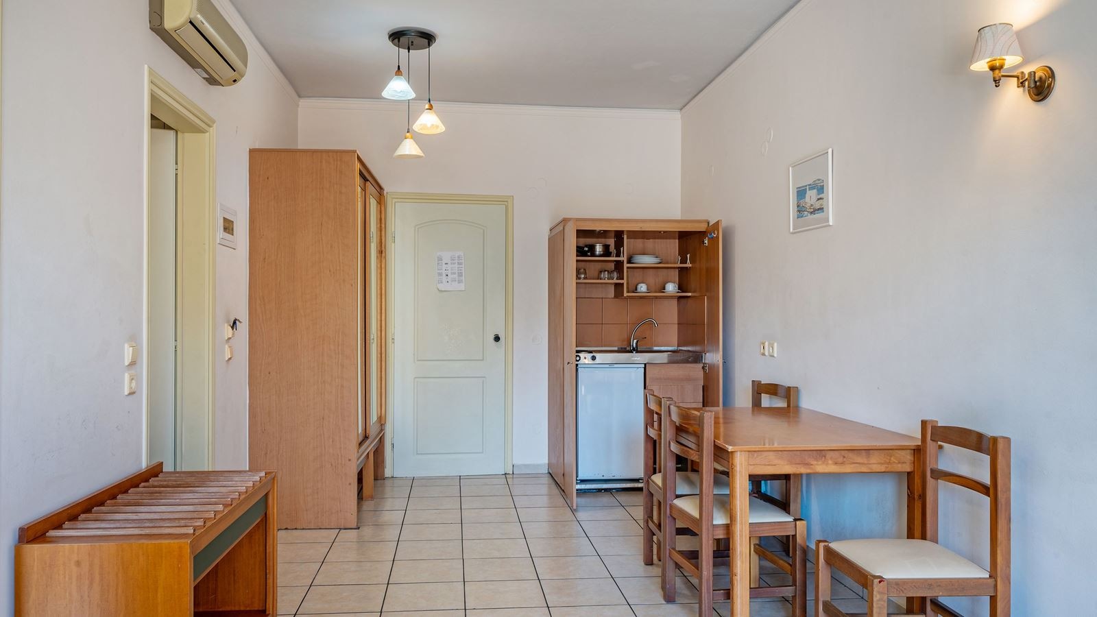 rooms-apartment-family-side-sea-view-balcony-or-terrace