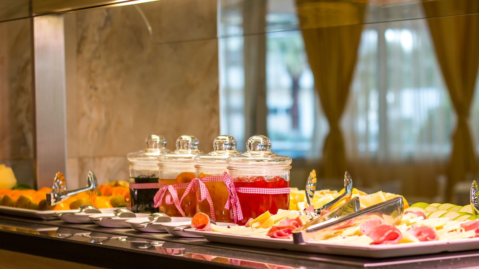 restaurants-ambrosia-main-restaurant