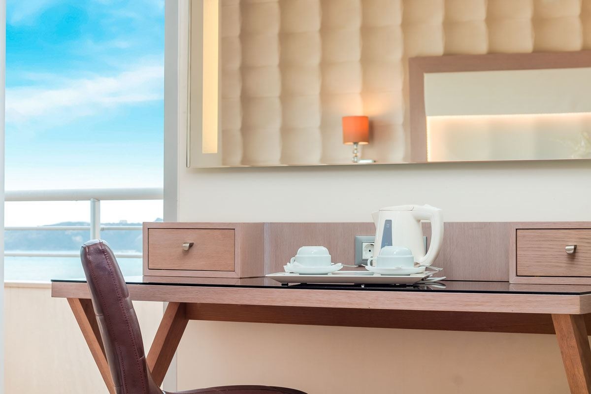 rooms-deluxe-family-room-sea-view