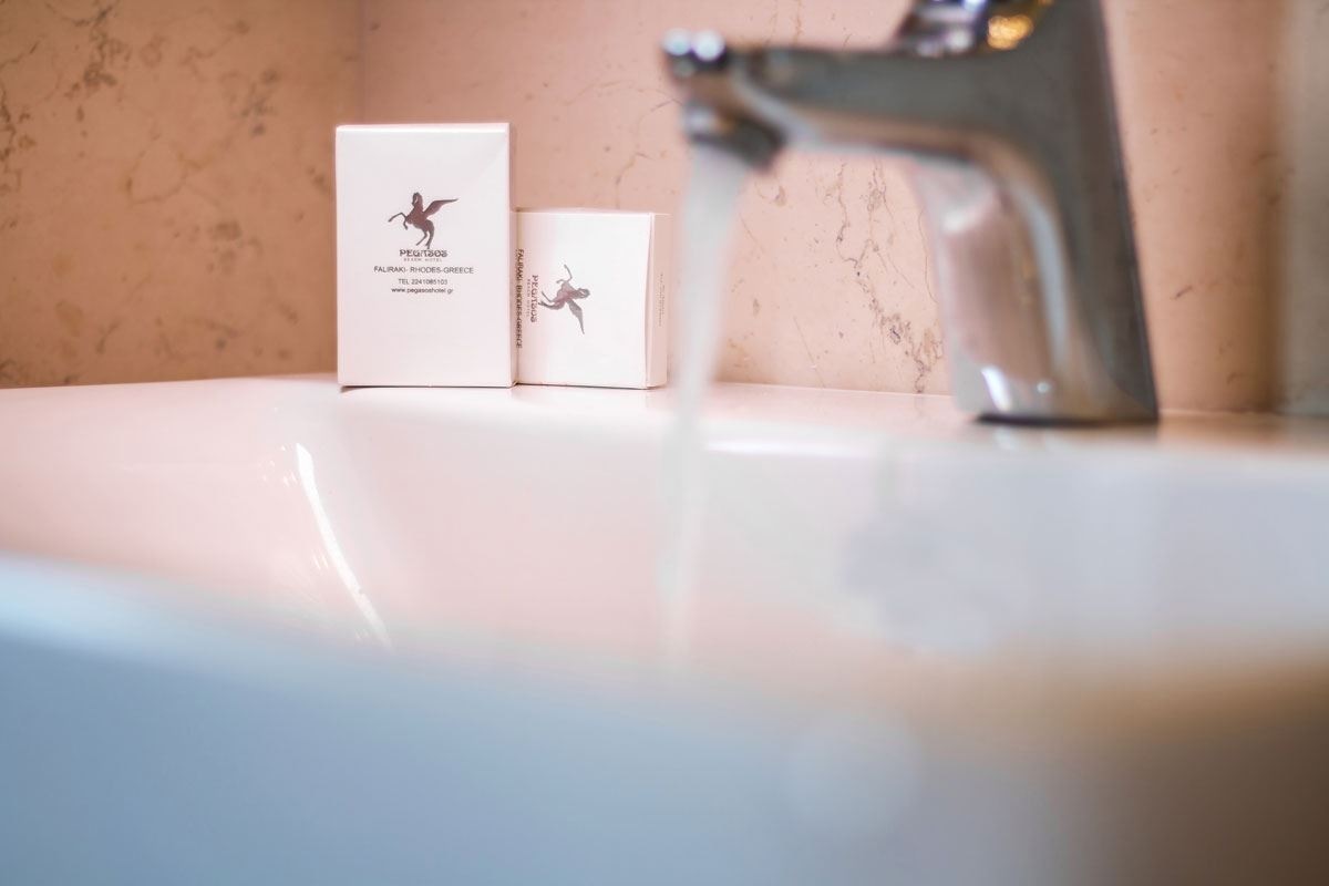 rooms-deluxe-family-room-sea-view