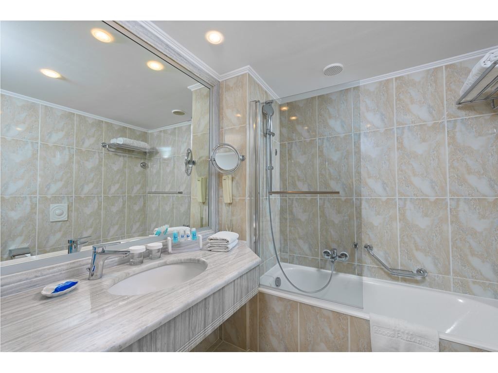 rooms-deluxe-room-sea-view