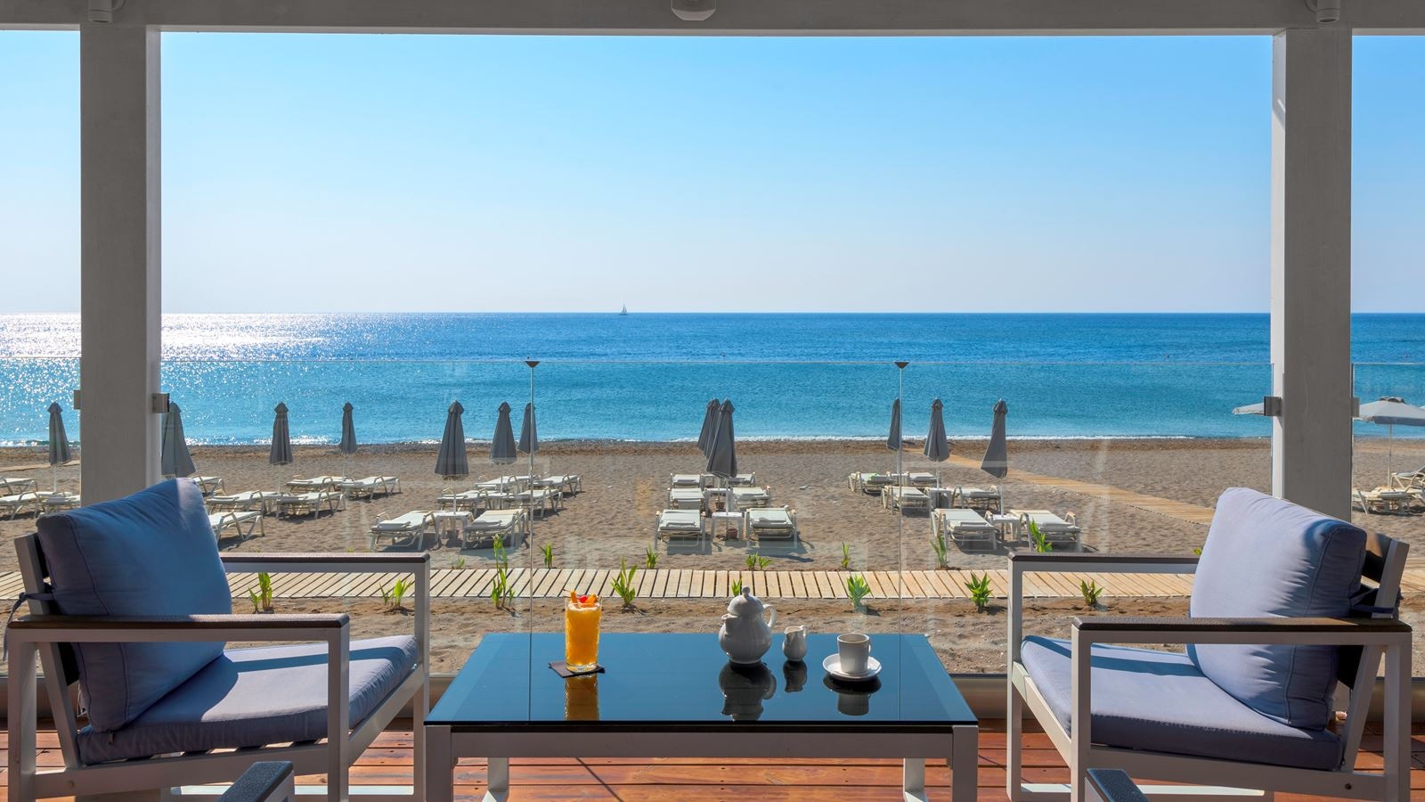 restaurants-oasis-pool-bar