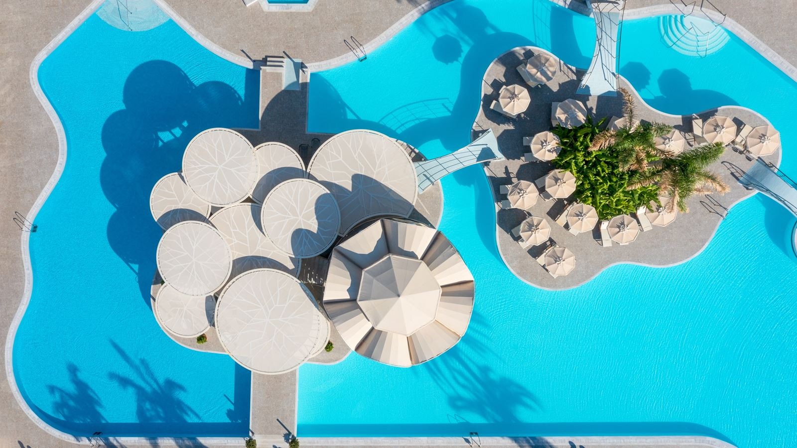 restaurants-oasis-pool-bar