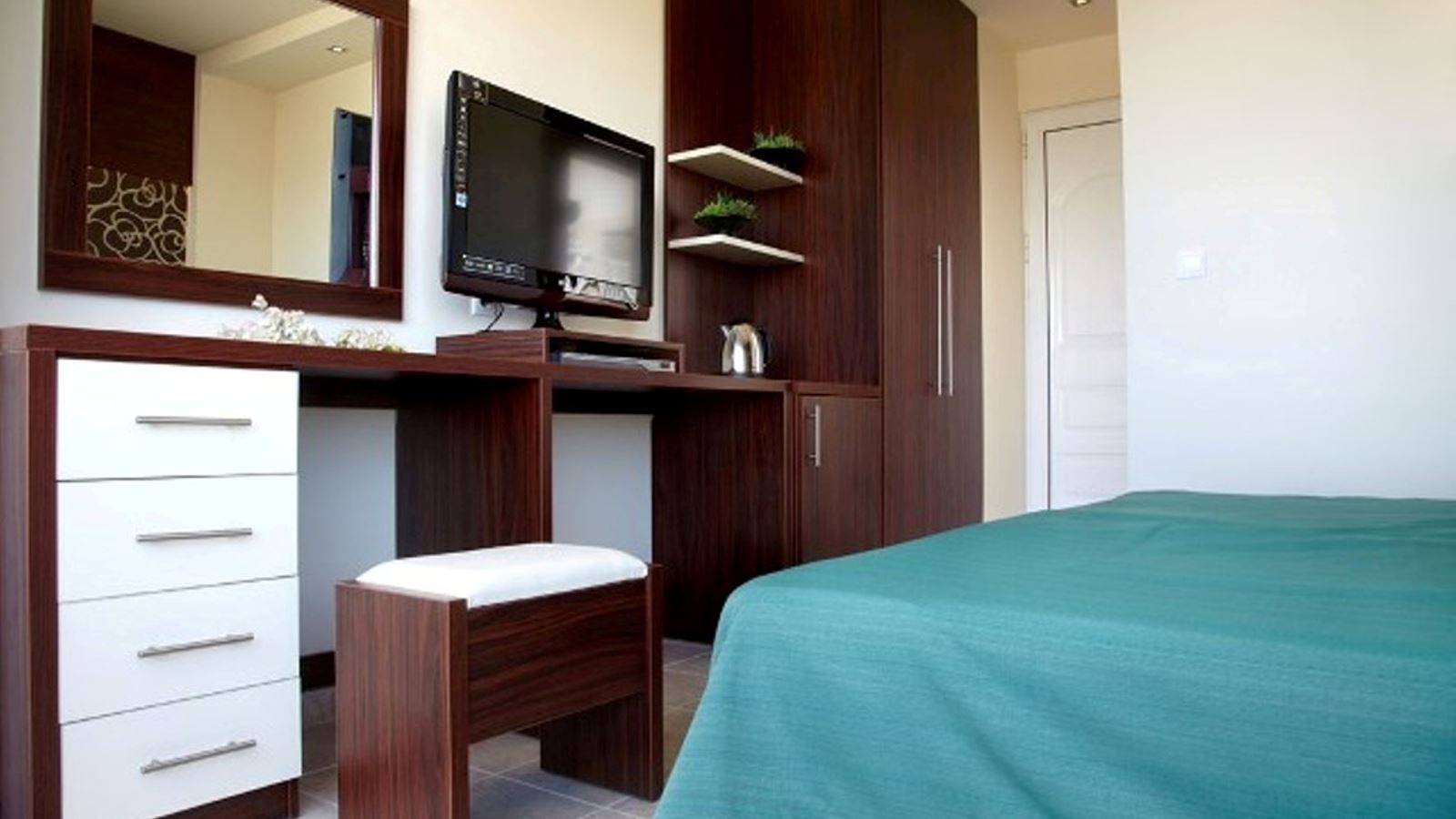 rooms-standard-room-garden-view