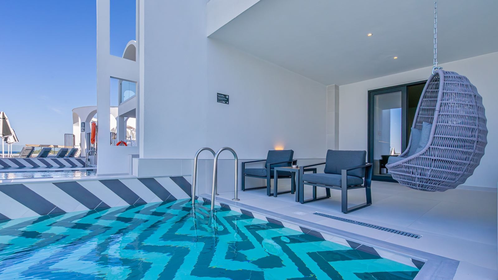 rooms-deluxe-room-private-pool