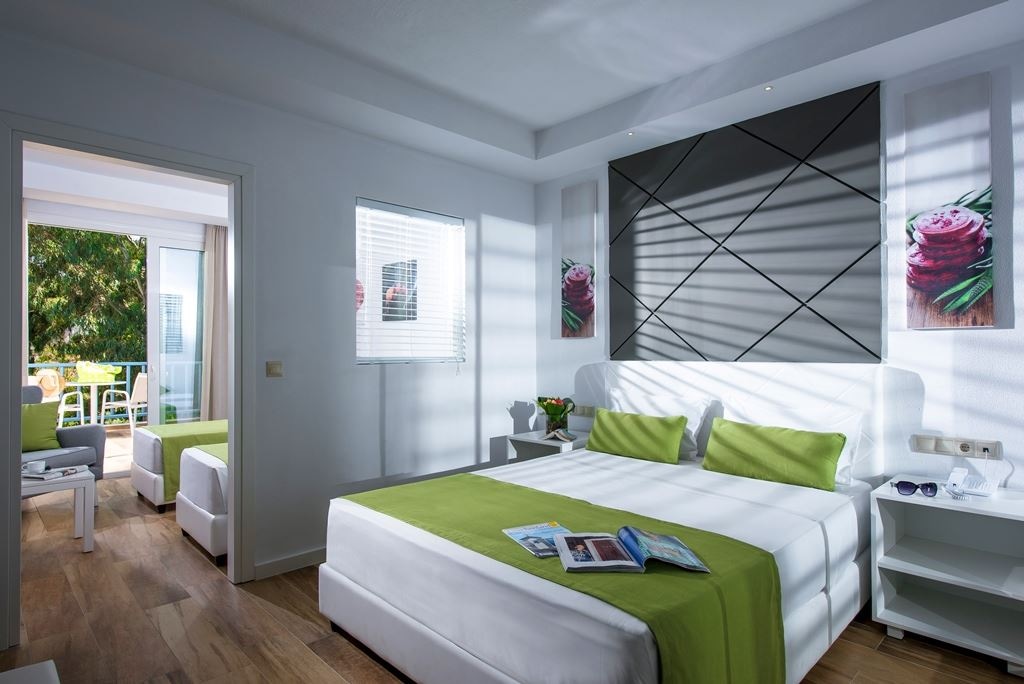 rooms-room-superior-family