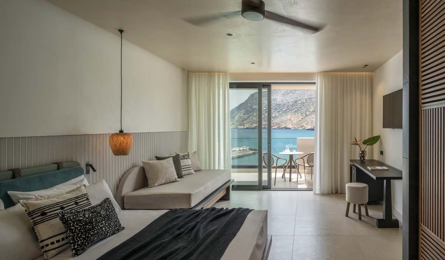 rooms-sea-front-room