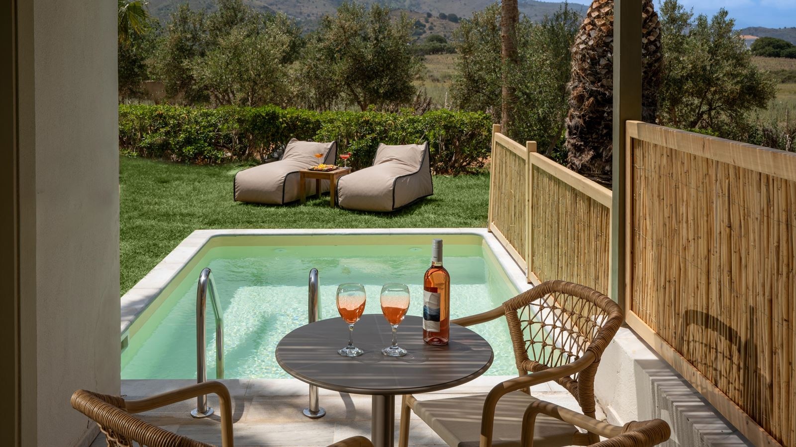 rooms-superior-bungalow-private-pool