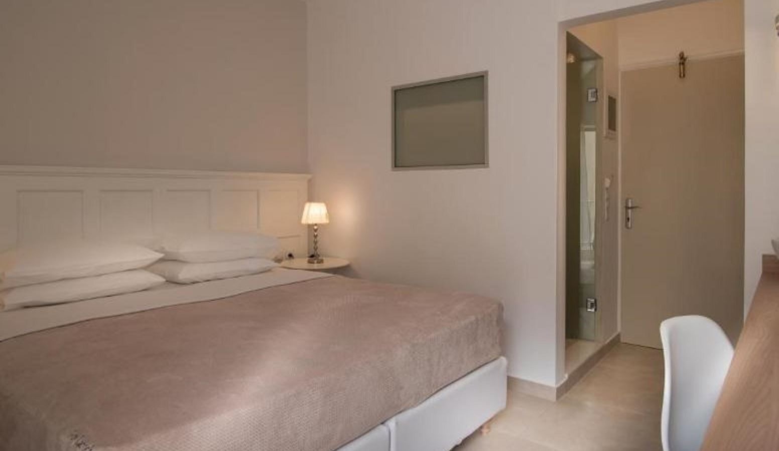 rooms-deluxe-double-room