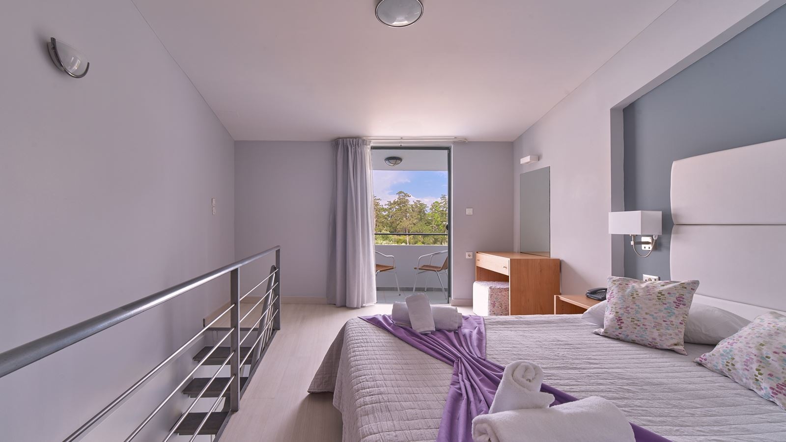 rooms-maisonette-standard-poolview-balcony