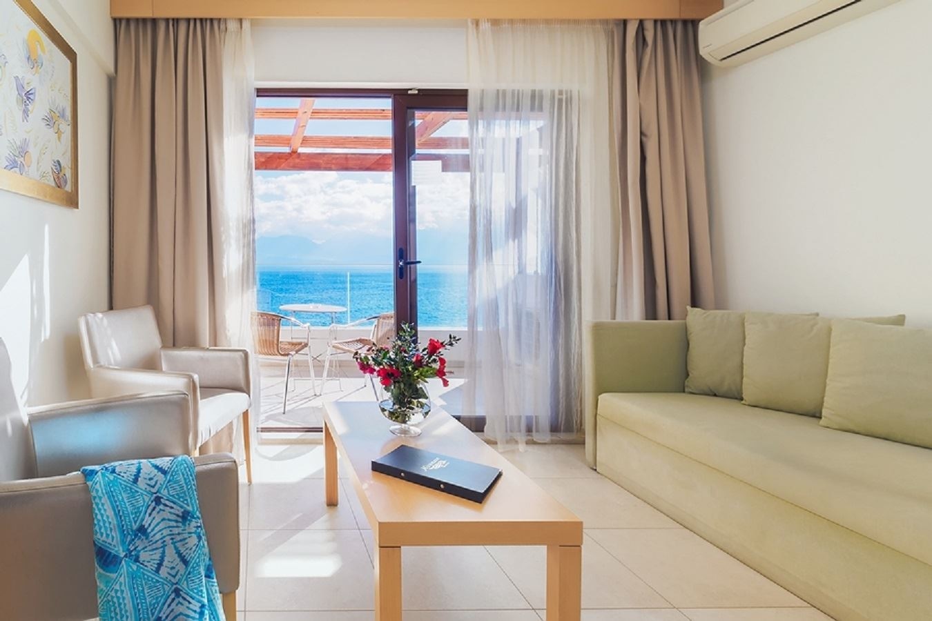 rooms-frontal-deluxe