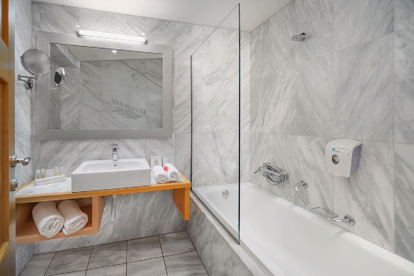 rooms-frontal-deluxe