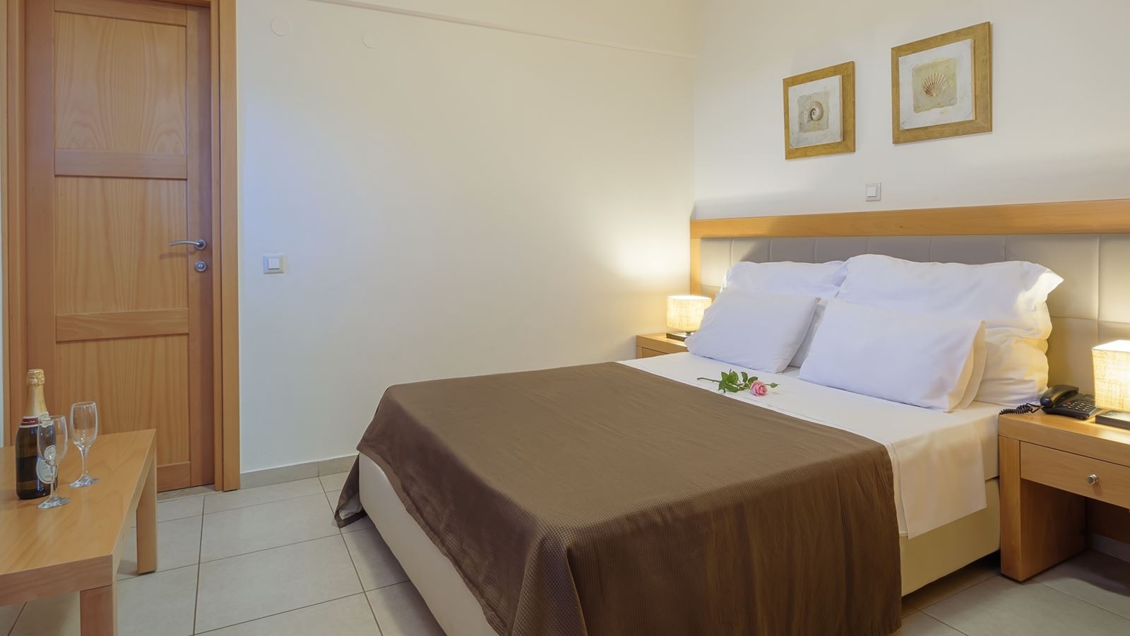 rooms-suite-2-bedrooms-sideseaview-privatepool