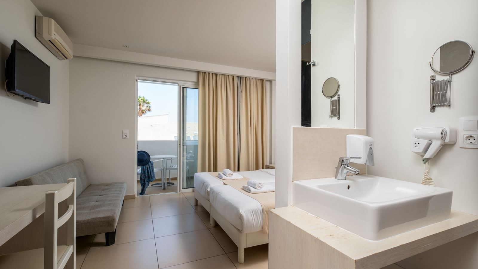 rooms-superior-room-land-view