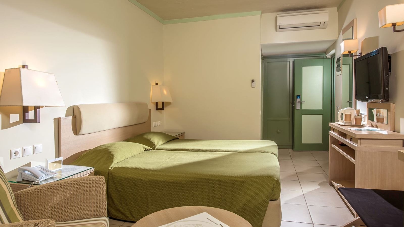 rooms-standard-double-room-balcony-or-terrace