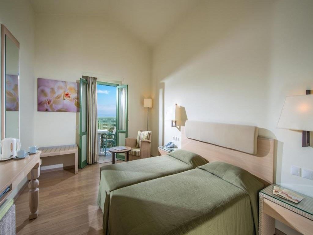 rooms-coral-room-standard-double-balcony-or-terrace