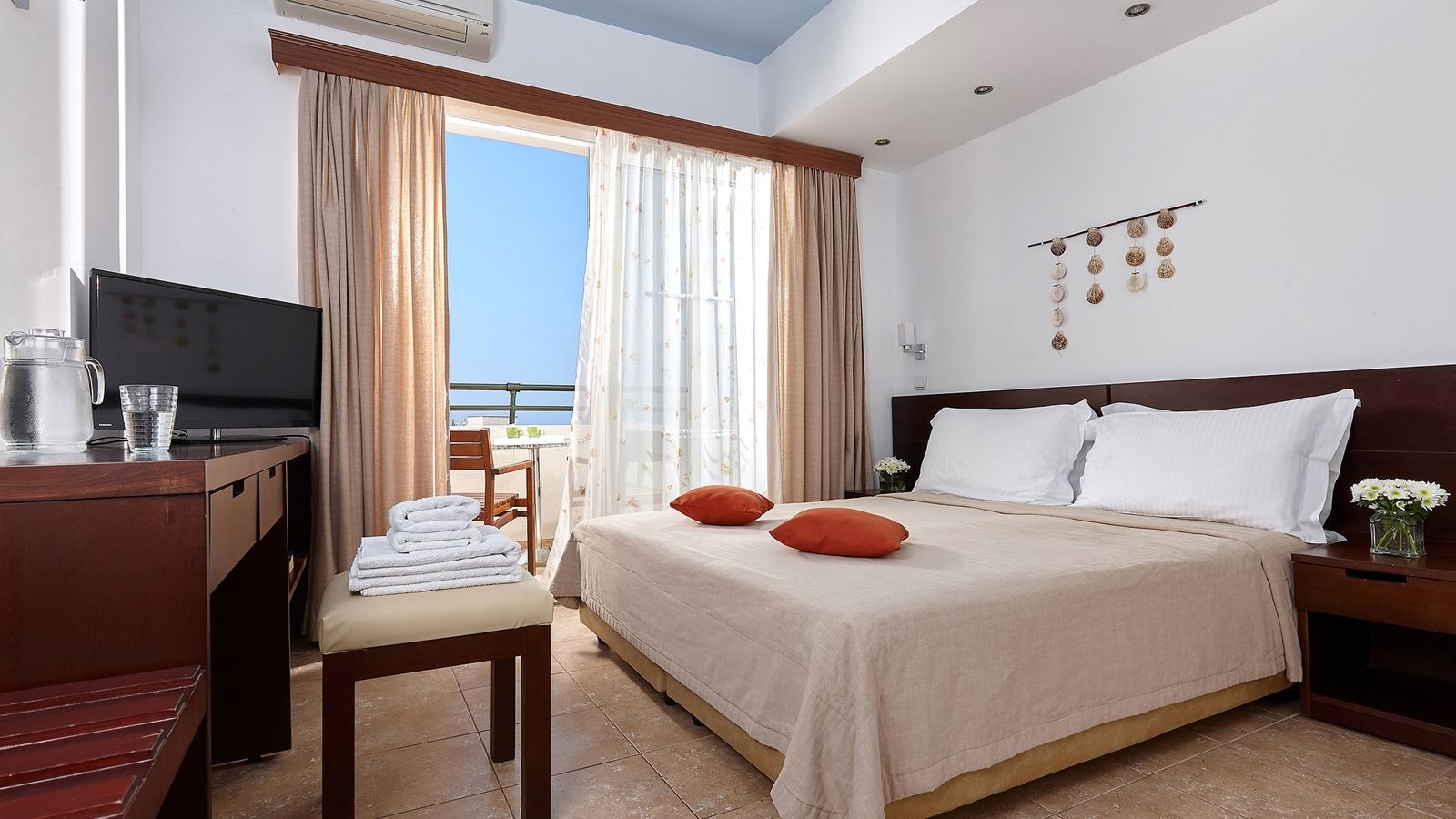 rooms-family-land-view