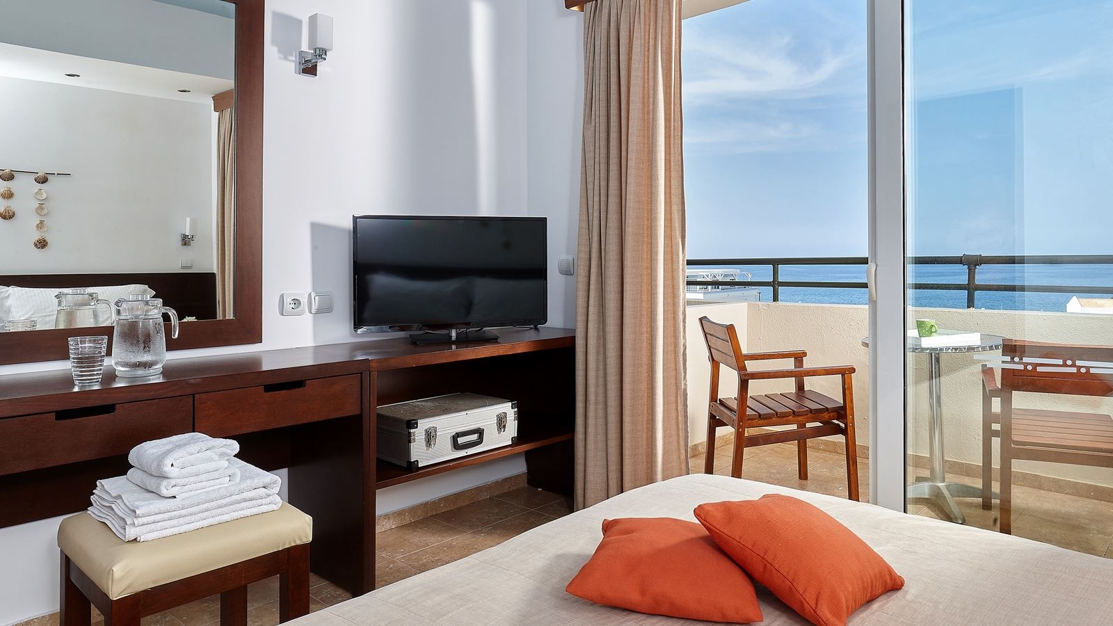 rooms-family-land-view