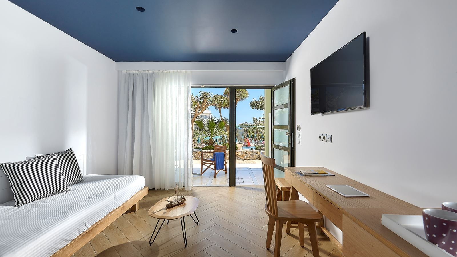 rooms-superior-family-land-view