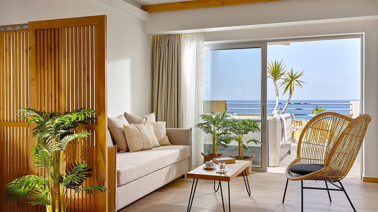 rooms-superior-junior-suite-sea-view