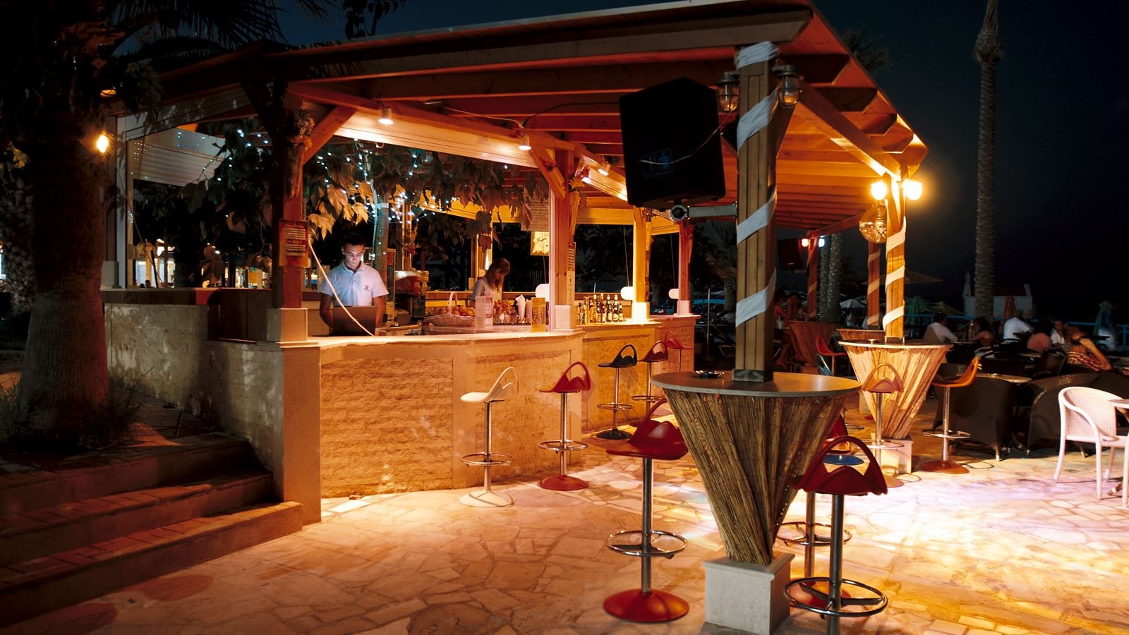 bars-eri-beach-bar