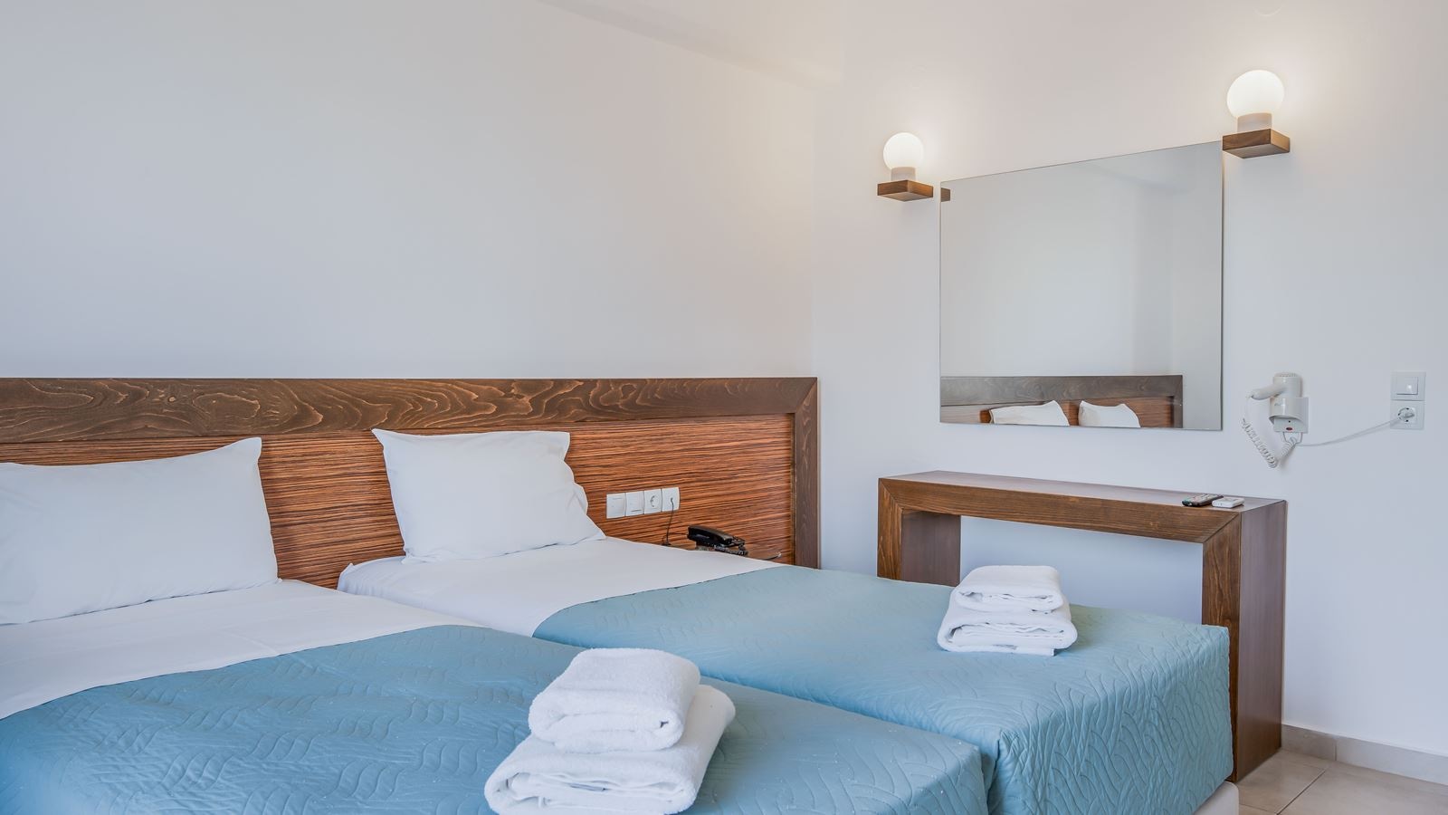 rooms-standard-twin-double-room-balcony-or-terrace