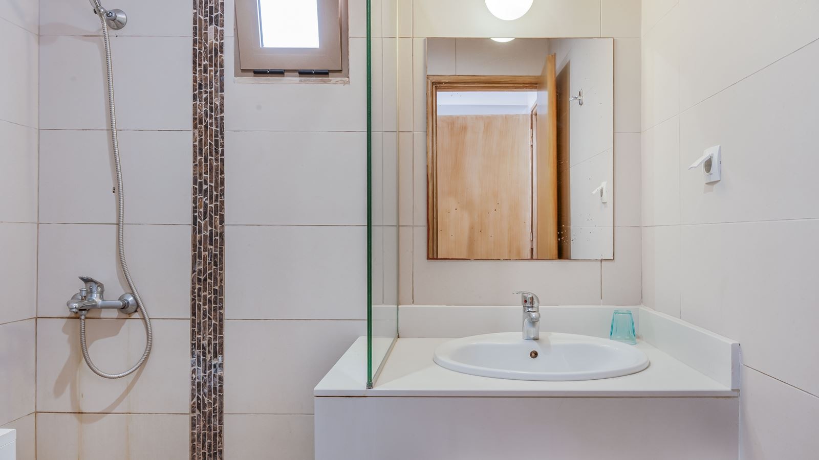 rooms-standard-1-bedroom-triple-apartment-balcony-or-terrace