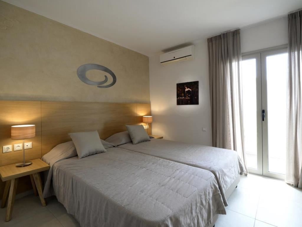 rooms-double-room-balcony-side-sea-view