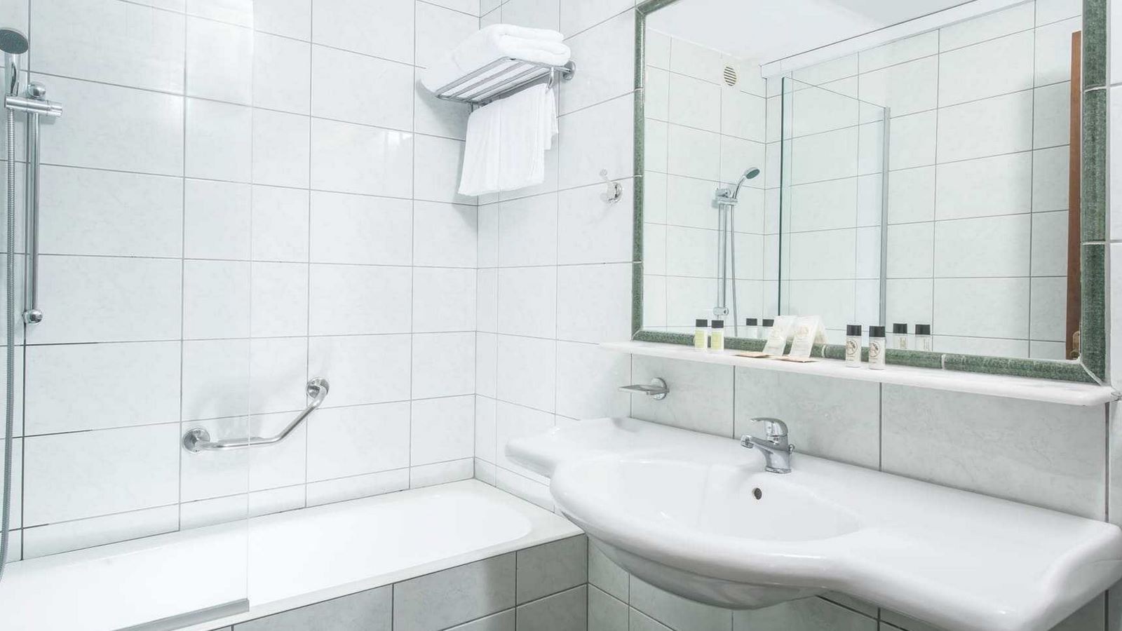 rooms-room-standard-singleuse-balcony-or-terrace