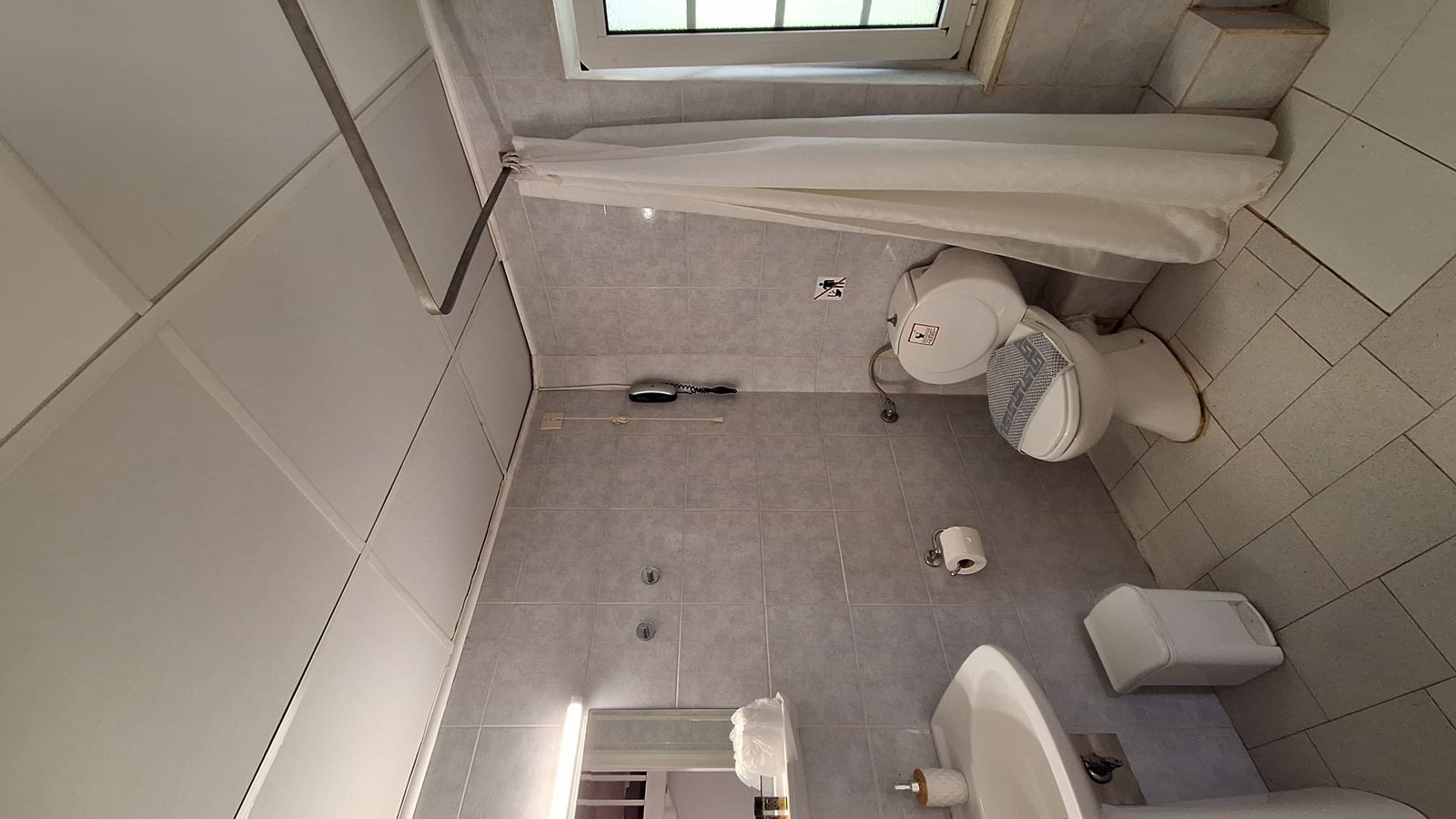 rooms-apartment-split-level-with-pool-view