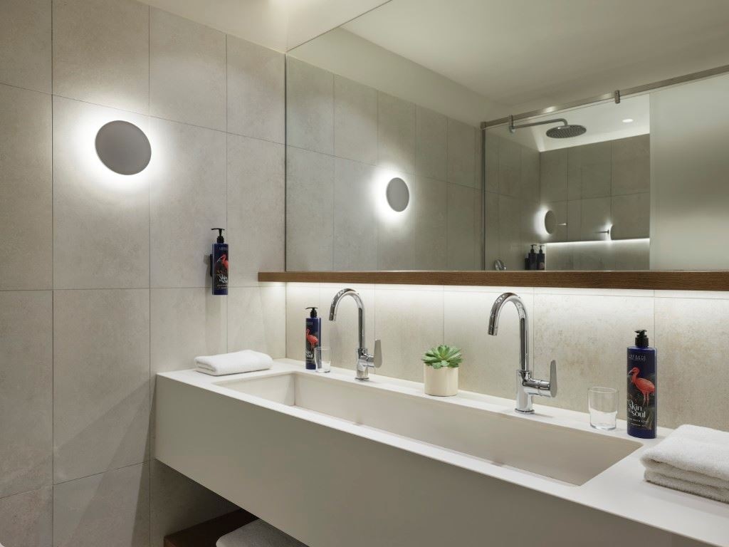 rooms-superior-family-room