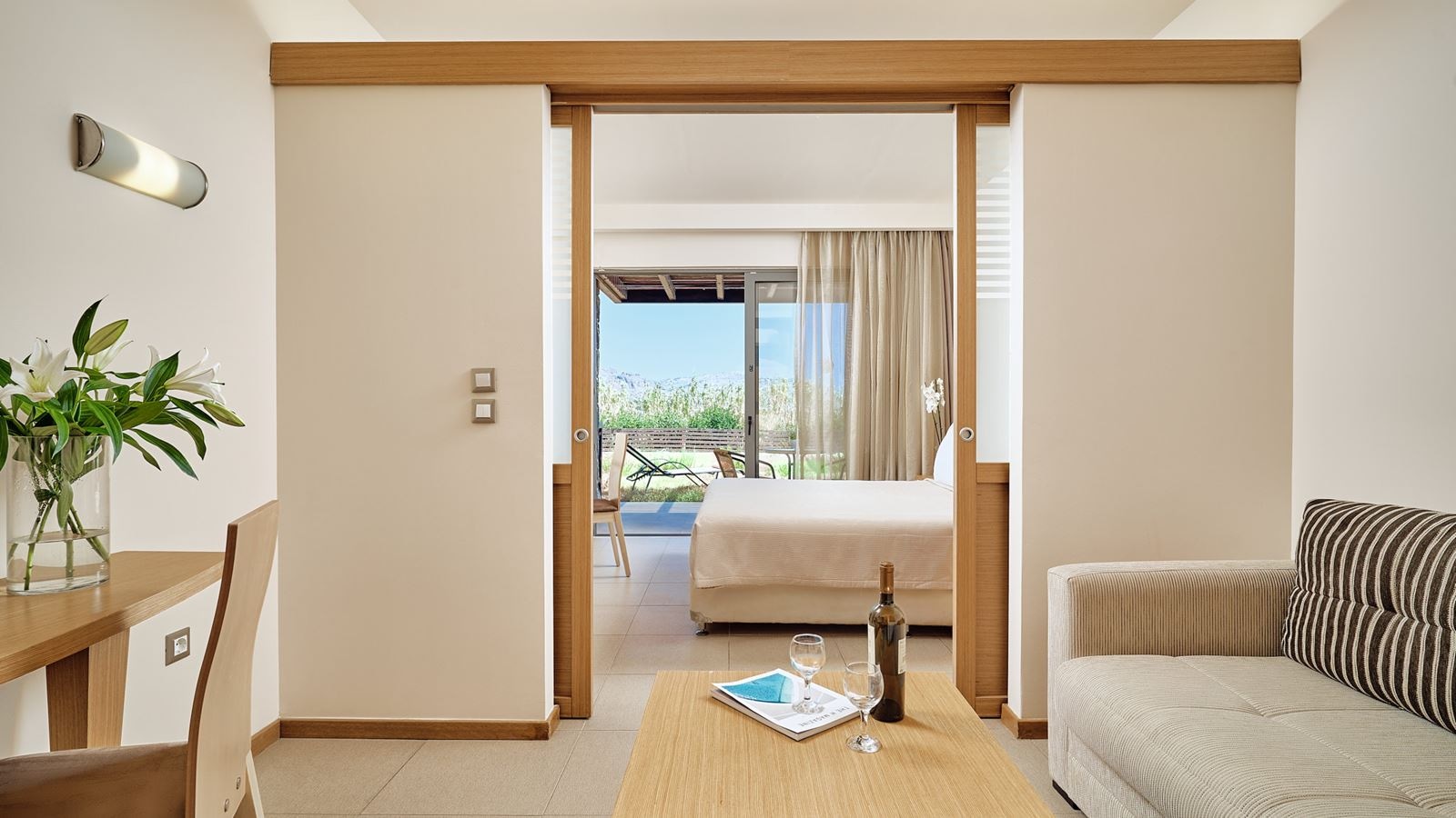 rooms-family-room-garden-view