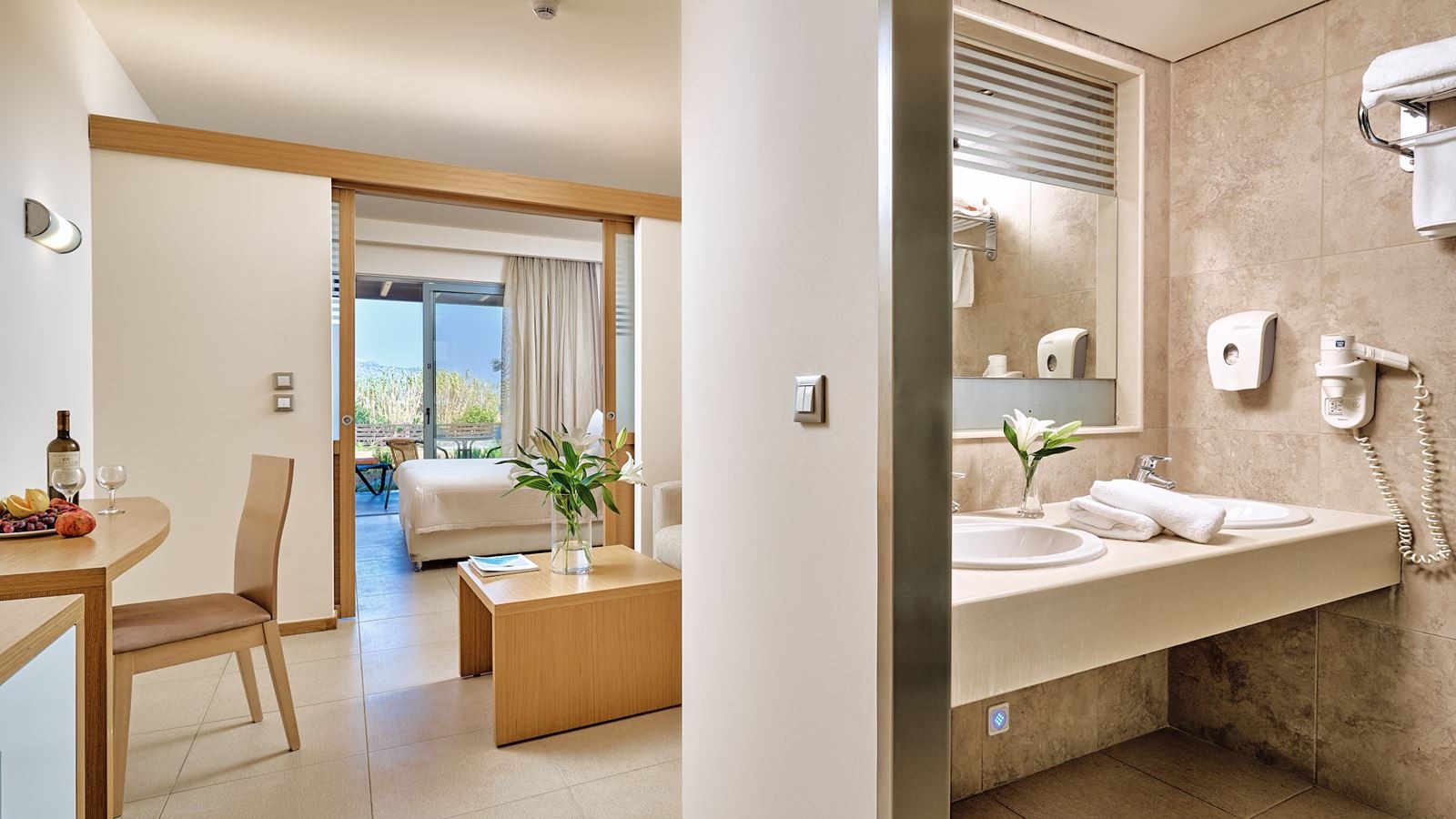 rooms-family-room-garden-view