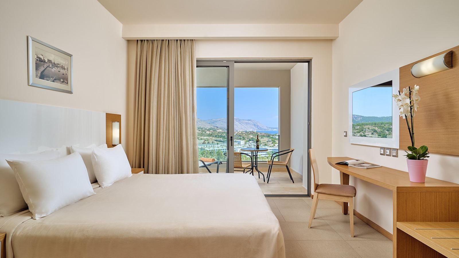 rooms-family-room-sea-view