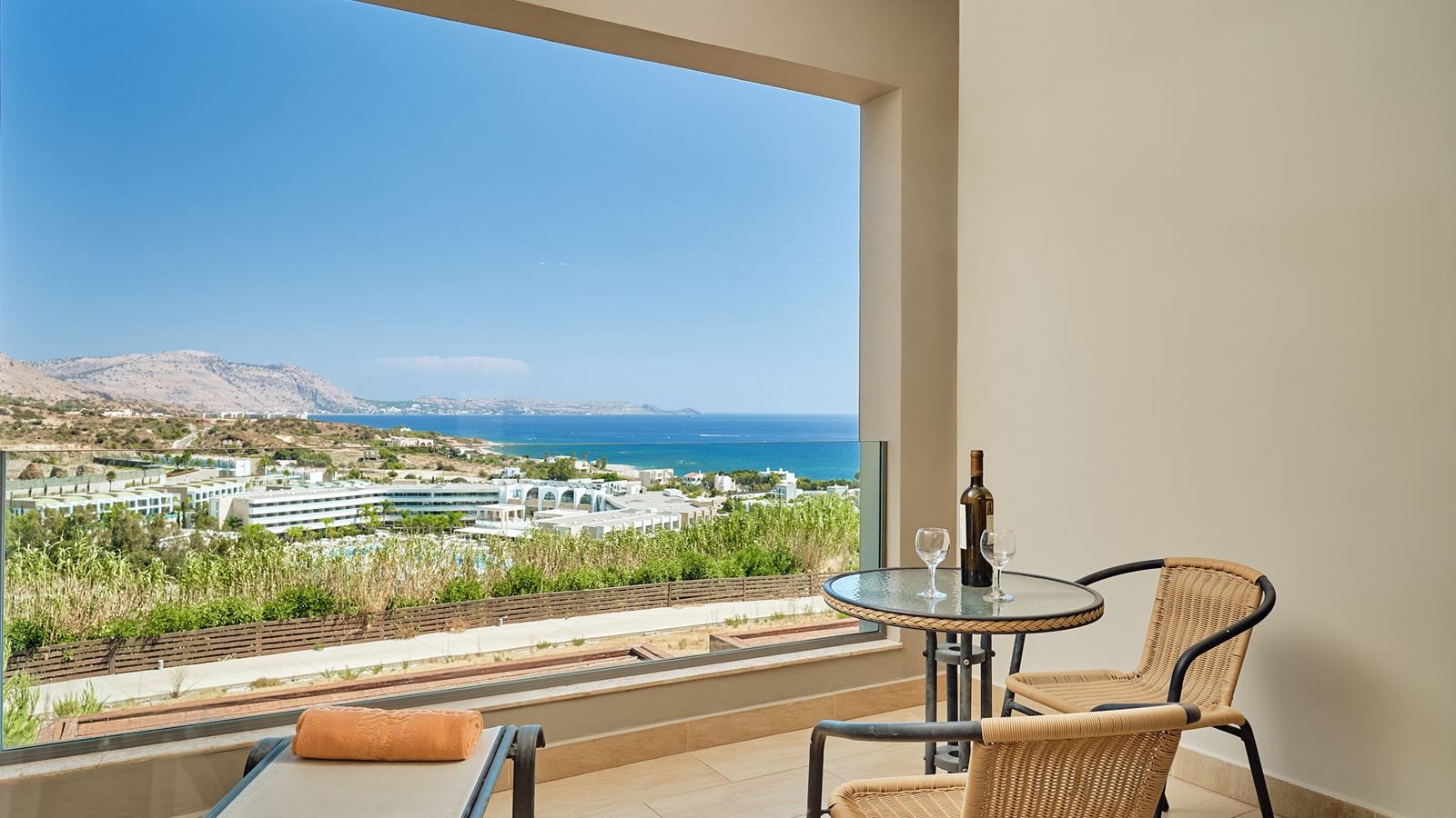 rooms-family-room-sea-view