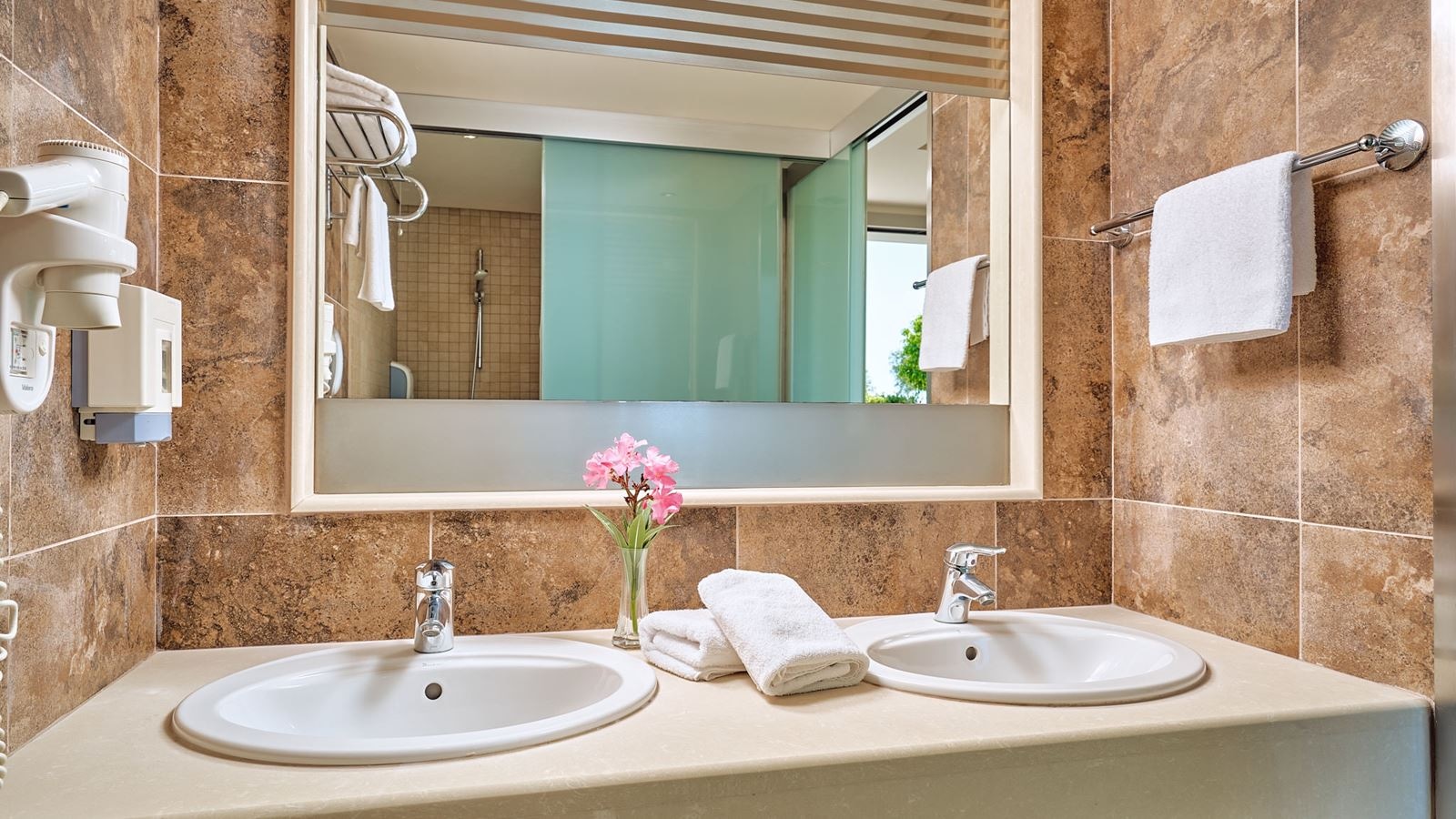 rooms-family-room-sea-view