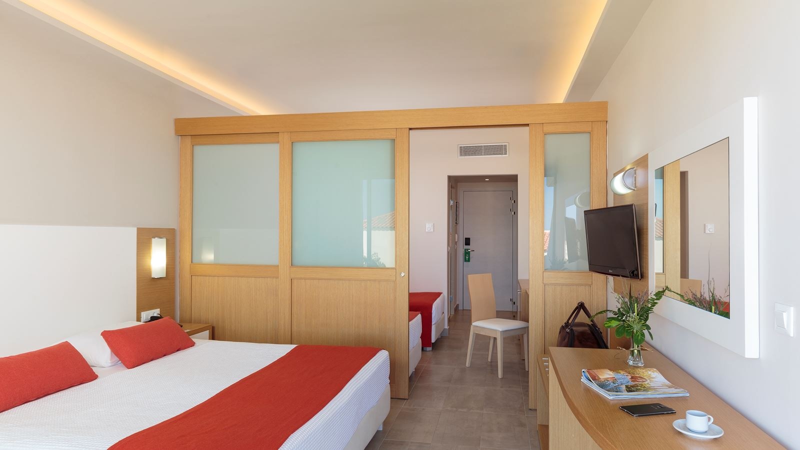 rooms-family-room-garden-view