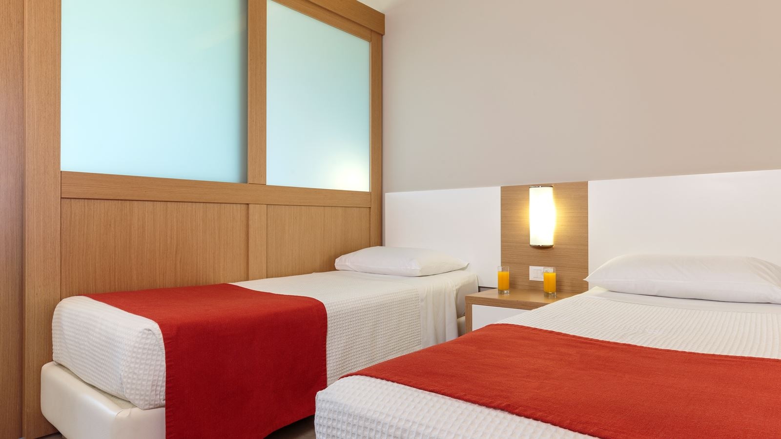 rooms-family-room-garden-view