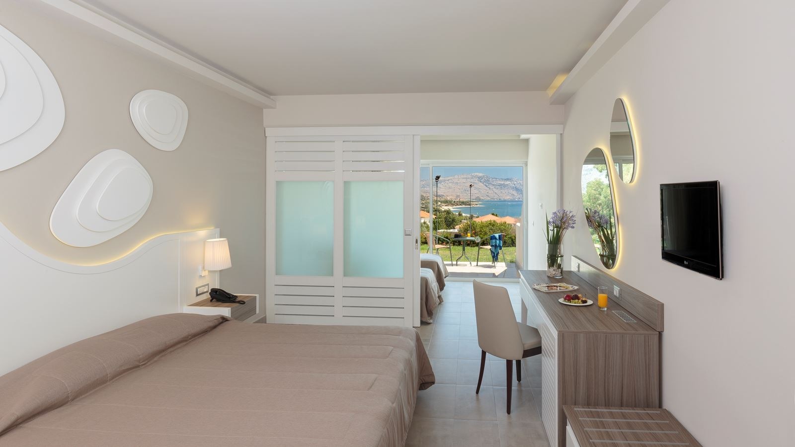 rooms-superior-family-room