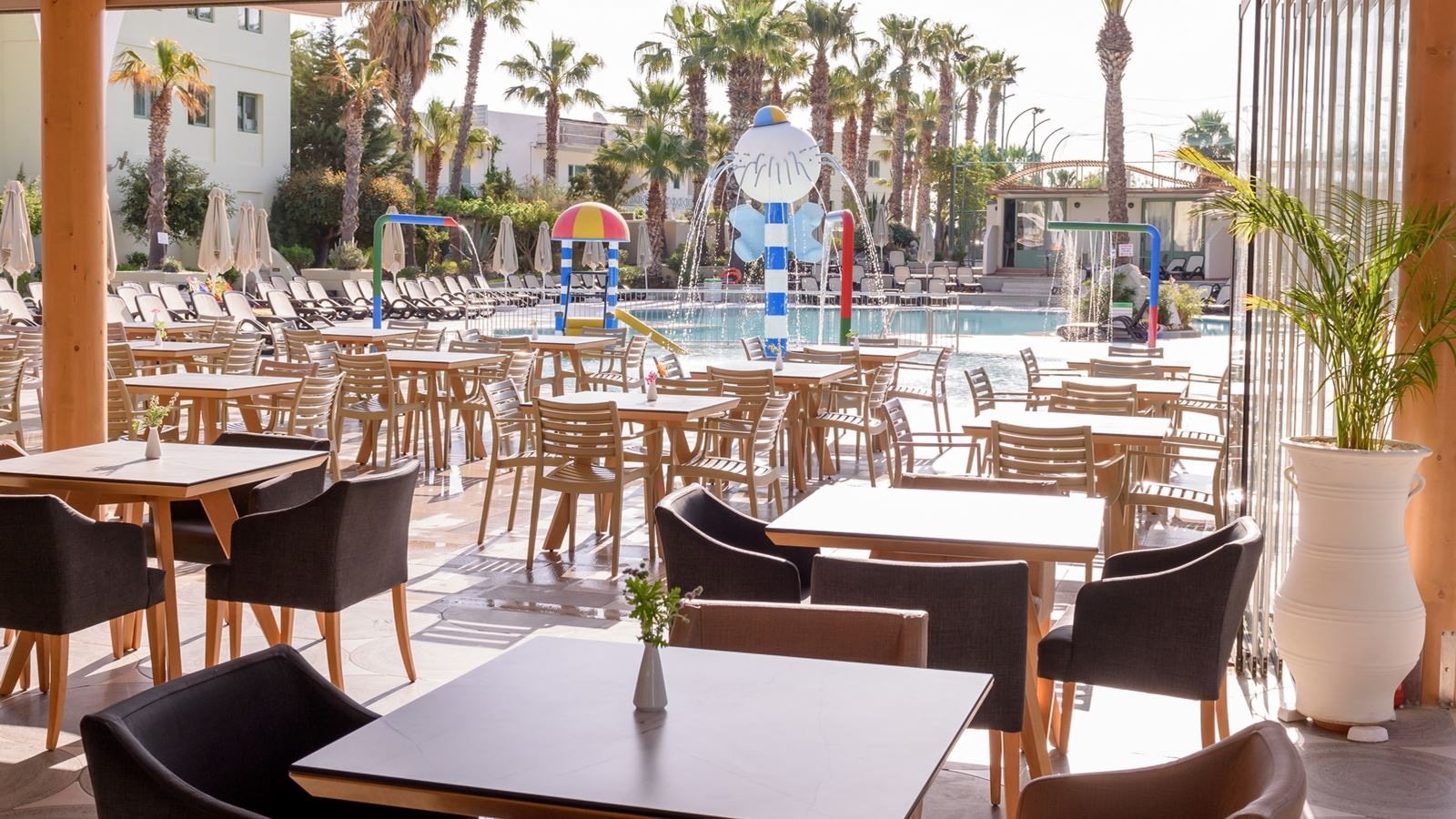 restaurants-dionyssos-snack-pool-bar