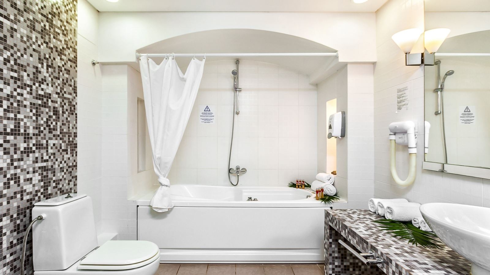 rooms-deluxe-suite-sea-view