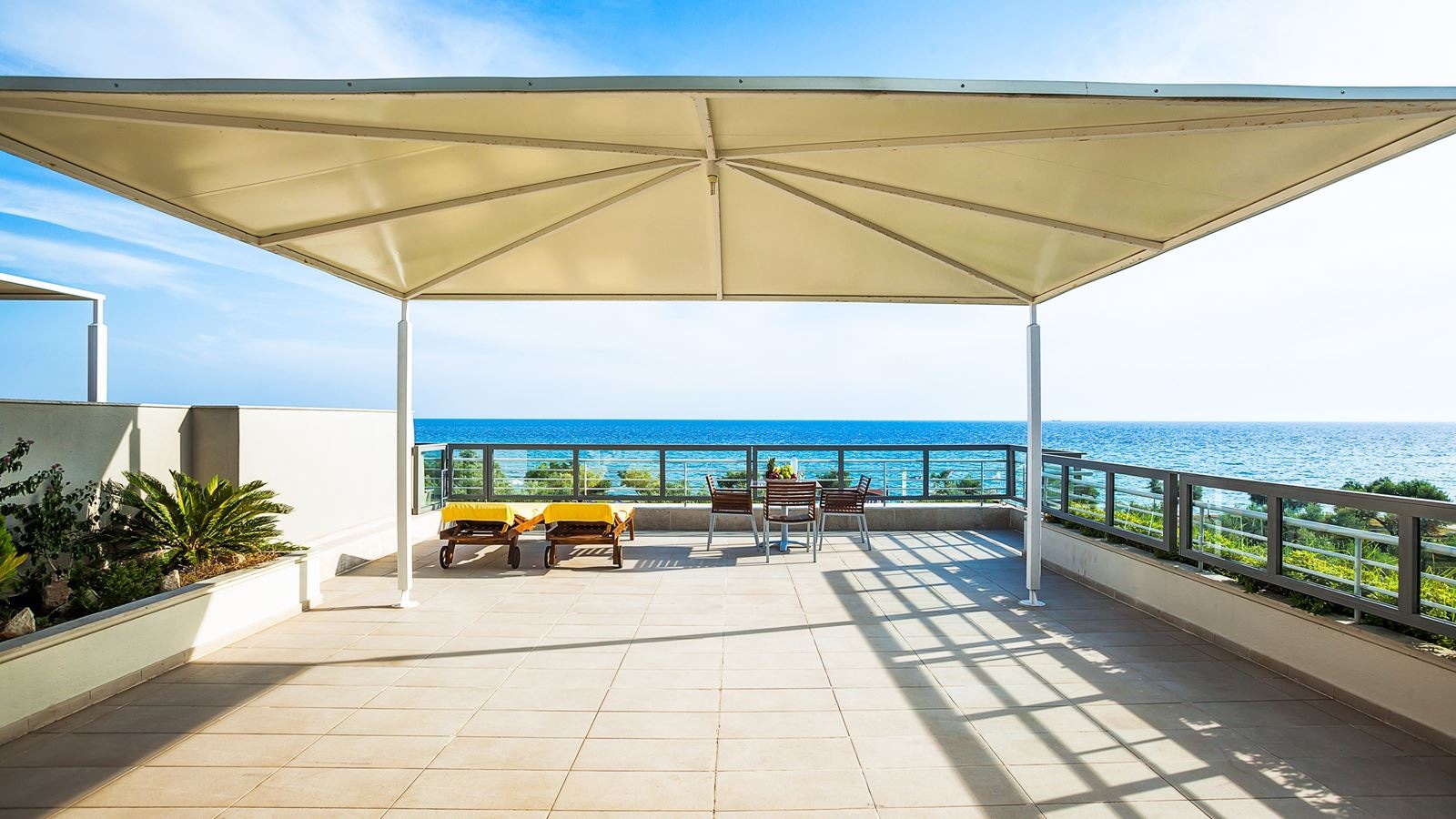 rooms-deluxe-suite-sea-view