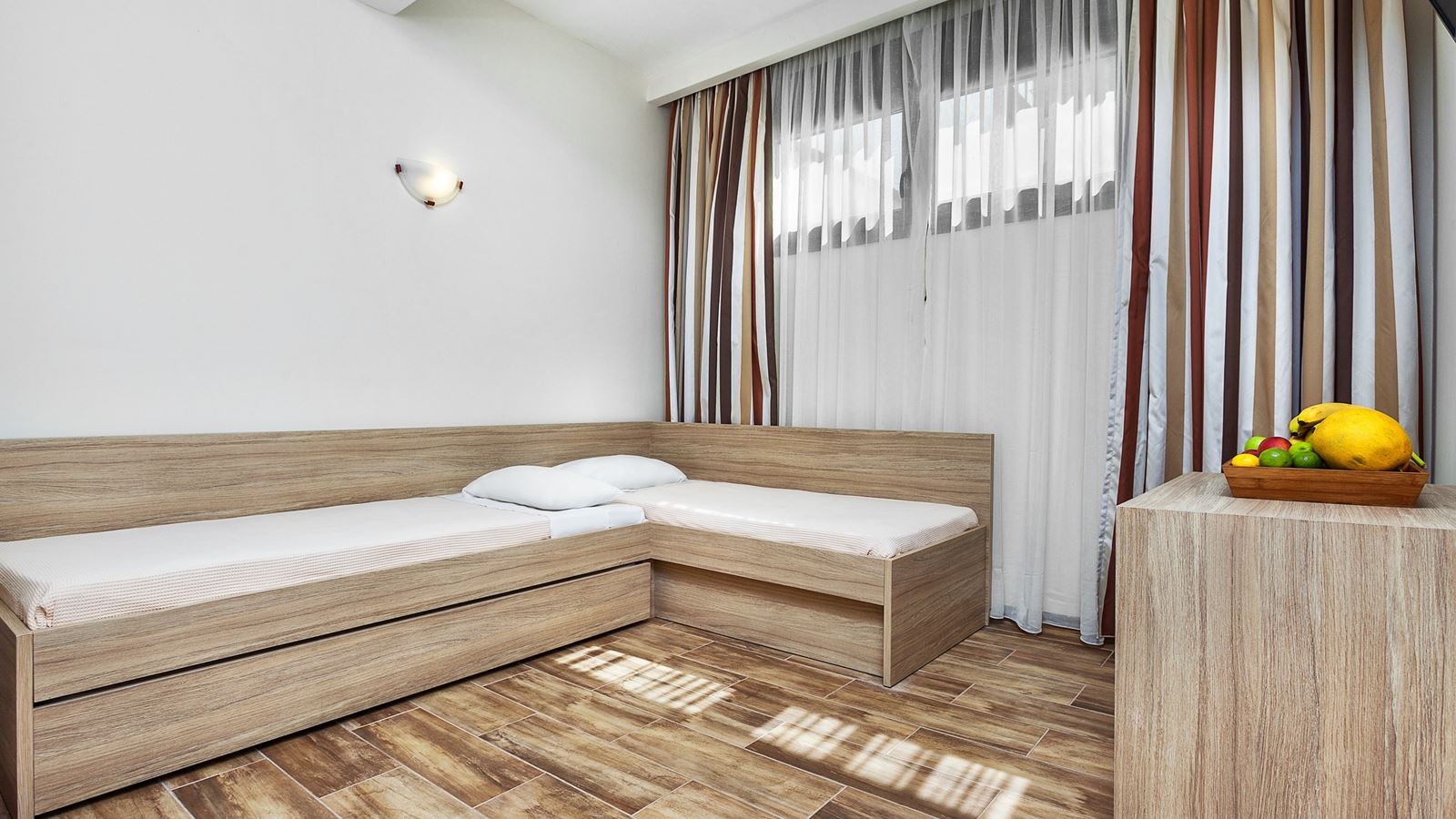 rooms-family-economy-room