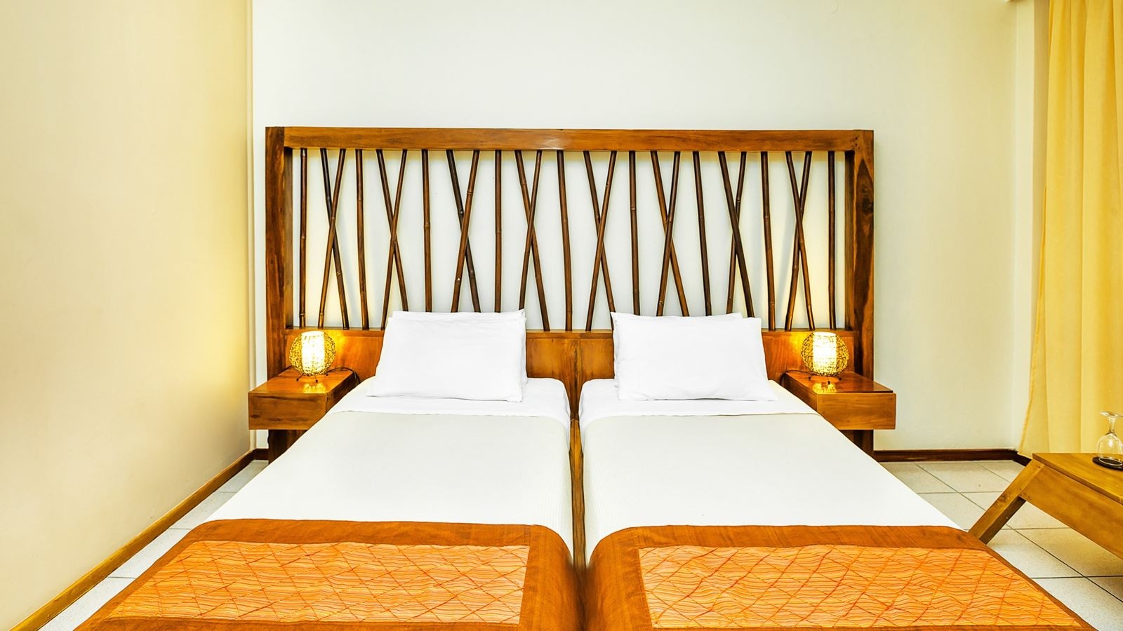 rooms-family-room-garden-view