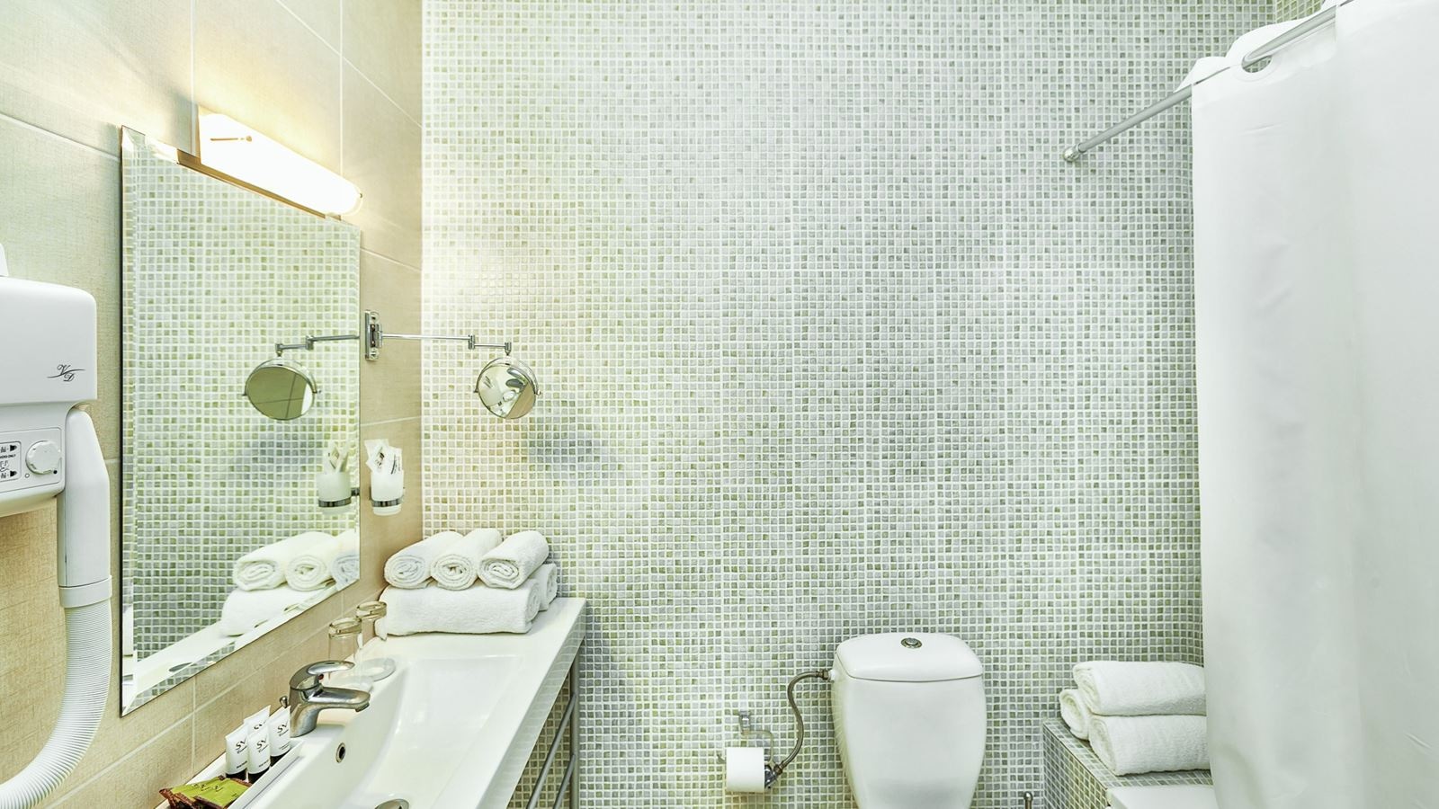 rooms-junior-suite-1bedroom-garden-view