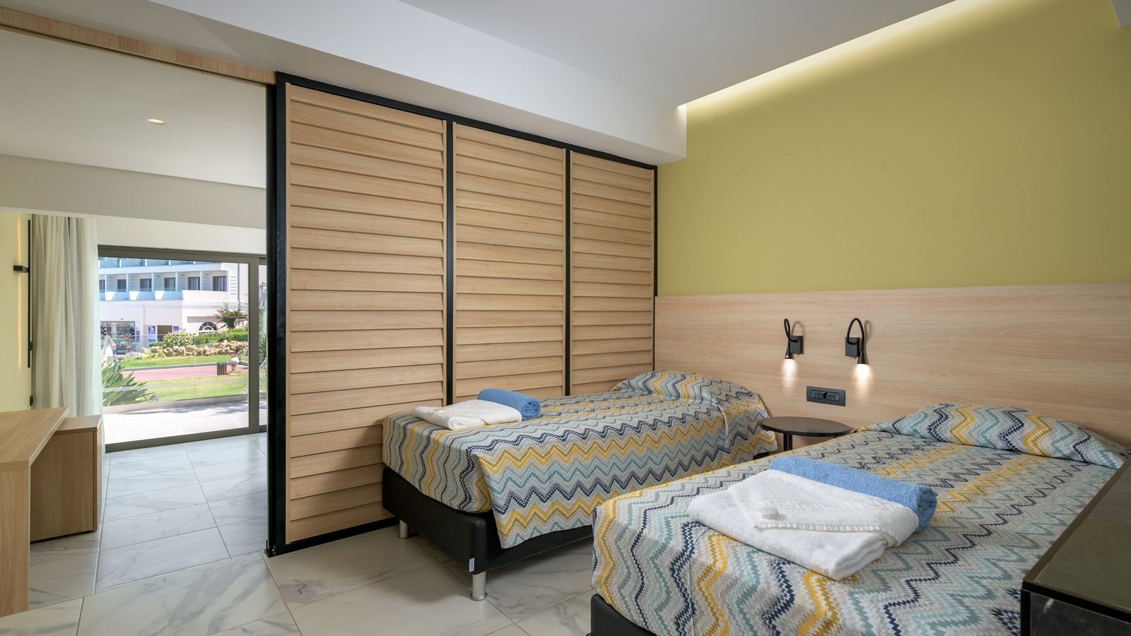 rooms-family-superior-garden-view-balcony-or-terrace