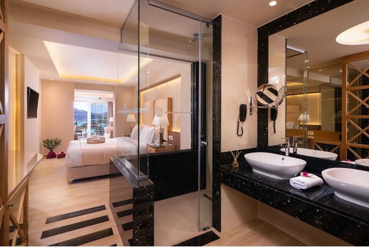 rooms-suite-with-panoramic-sea-view--private-pool