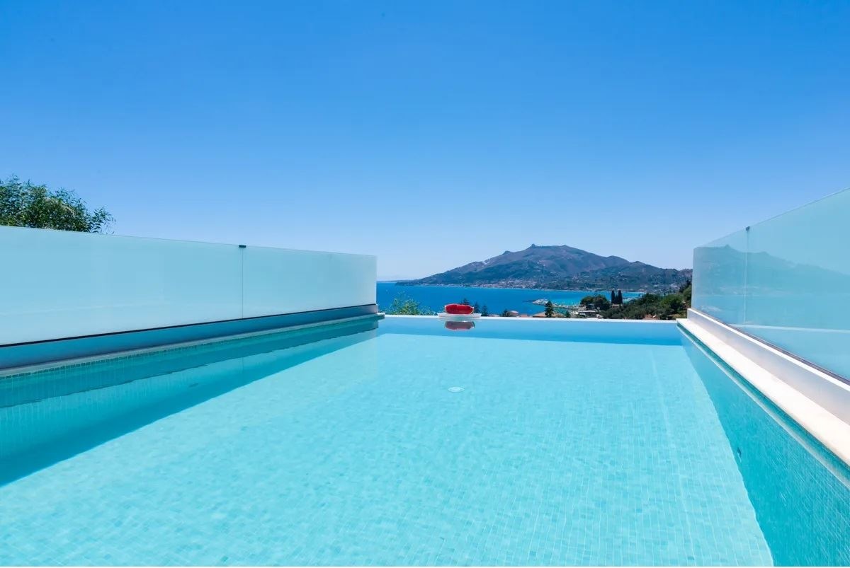 rooms-suite-with-panoramic-sea-view--private-pool