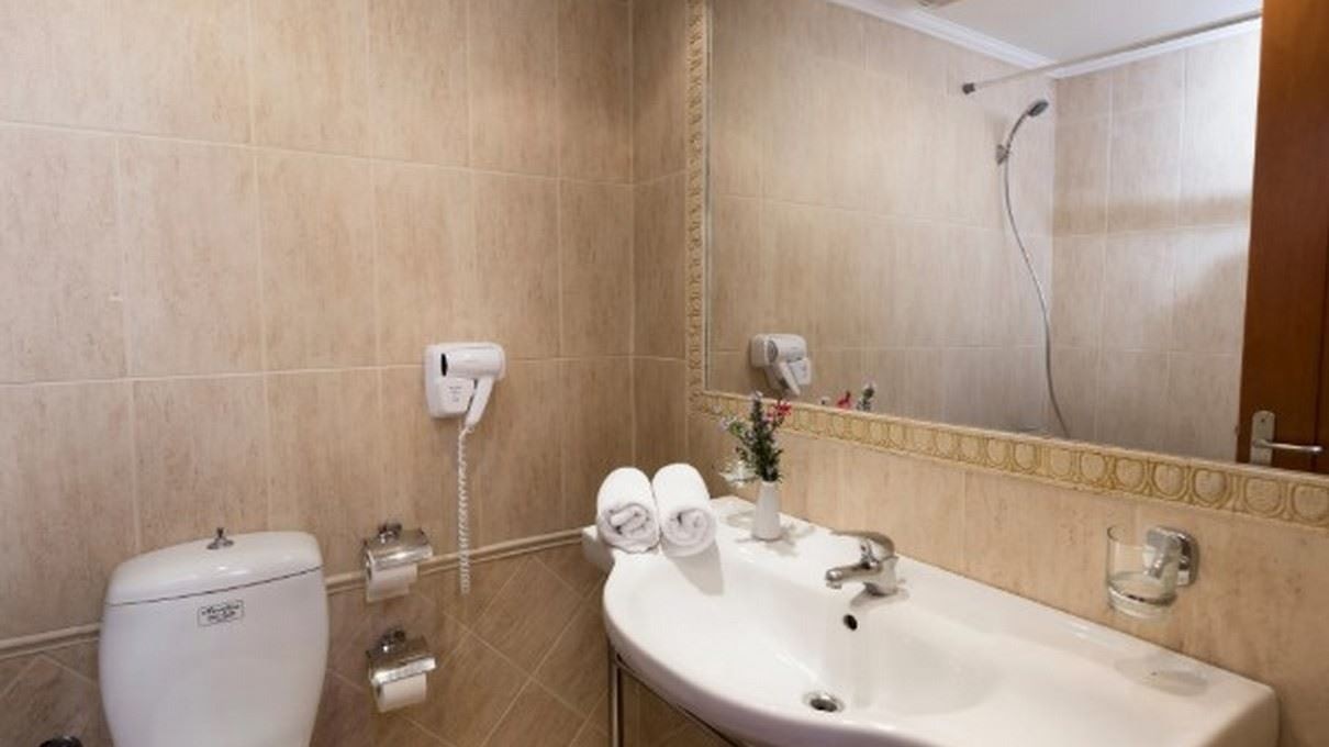 rooms-attik-double-or-twin-room